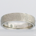 palladium dropped-edge band with texturing hammered finish