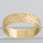 14 Karat Yellow gold dropped-edge flat band with flower pattern